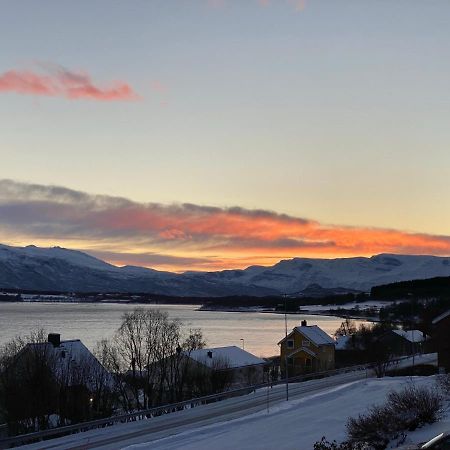 Lyngen, Mackay Appartment, Lyngen Lyngseidet Екстер'єр фото