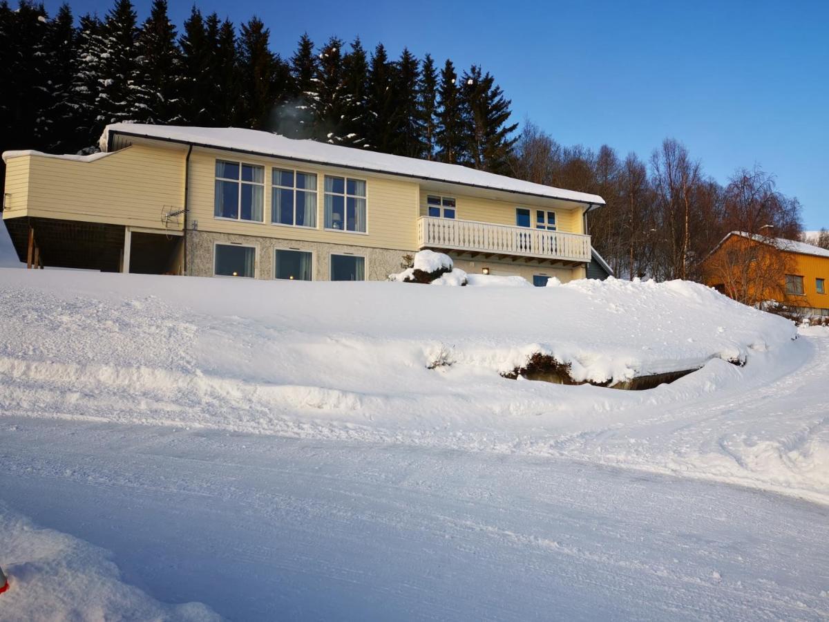 Lyngen, Mackay Appartment, Lyngen Lyngseidet Екстер'єр фото