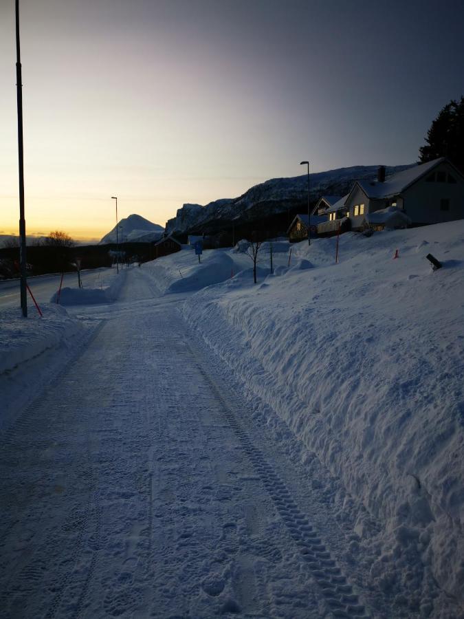 Lyngen, Mackay Appartment, Lyngen Lyngseidet Екстер'єр фото