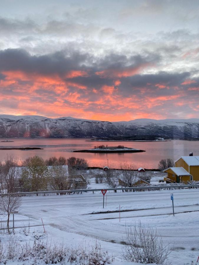 Lyngen, Mackay Appartment, Lyngen Lyngseidet Екстер'єр фото