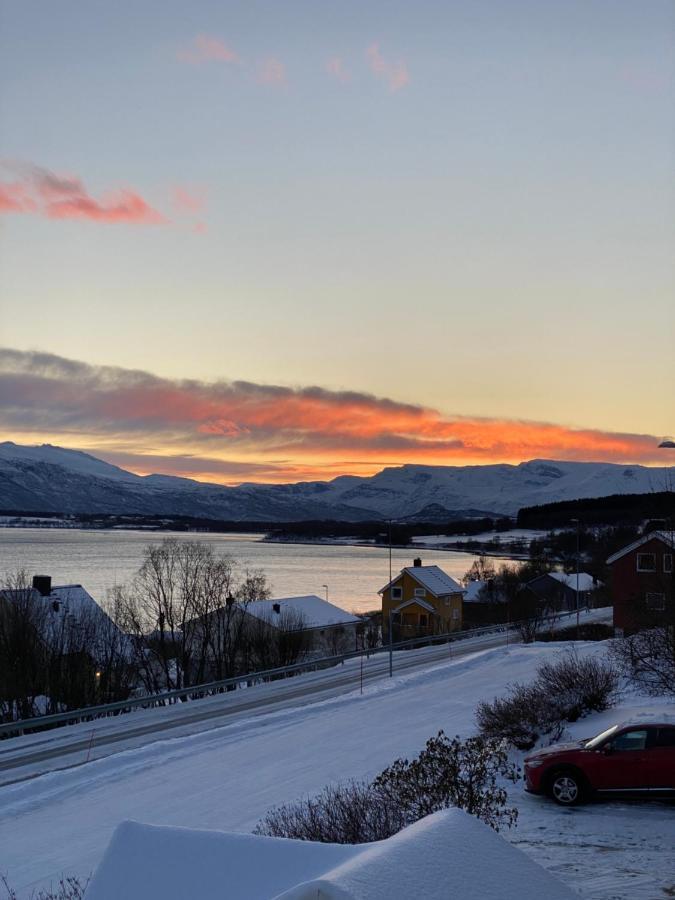 Lyngen, Mackay Appartment, Lyngen Lyngseidet Екстер'єр фото