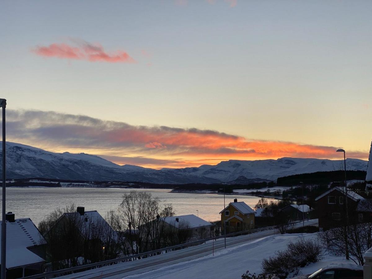 Lyngen, Mackay Appartment, Lyngen Lyngseidet Екстер'єр фото