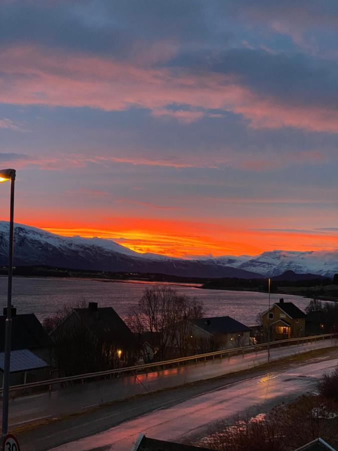Lyngen, Mackay Appartment, Lyngen Lyngseidet Екстер'єр фото